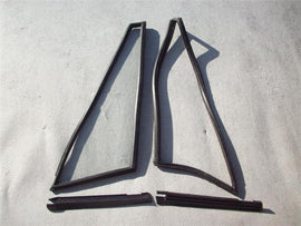 Fixed 1/4 Vent Seal 1968-70 (Roadster)