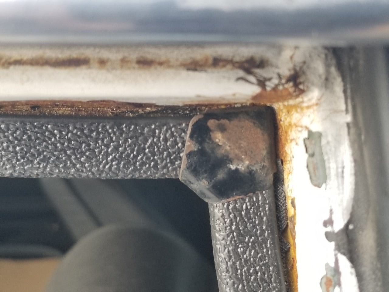 Door Edge Trim 1968-73 (510) 2 Door Only